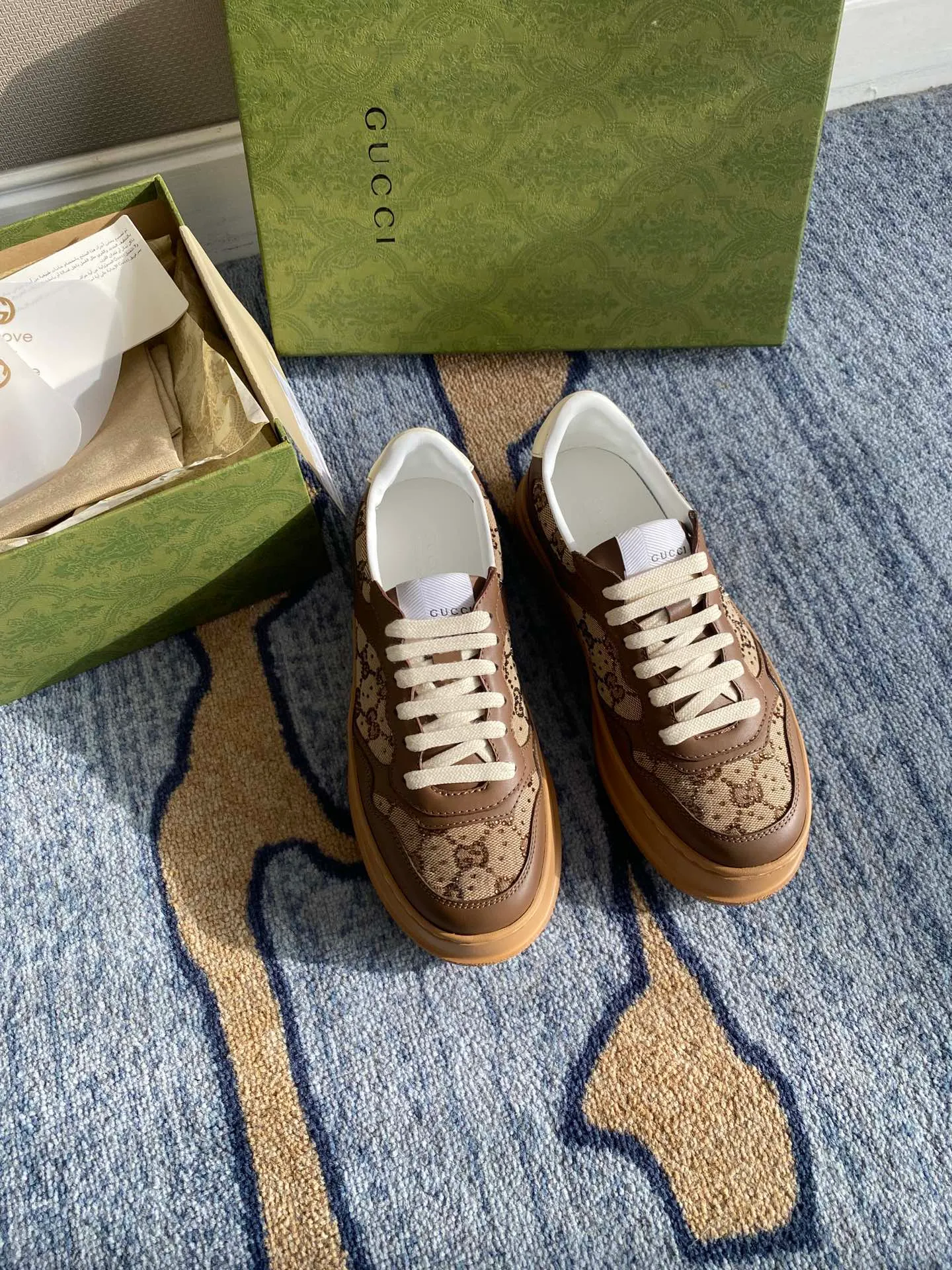 👟👟Ex-factory price 480👟👟 Gucci - the new Chunky B series lightweight soft thick sole sports series! G's couple's white shoes, Gucci counter style, Gucci catwalk style! The style design is light, luxurious and retro...thick sole increases height...similar to an upgraded version of classic white shoes! Original customized cowhide fabric (classic old floral fabric, perforation, embossing process), cowhide lining, original foam lightweight outsole, GG Logo on the heel, 4cm thick sole, classic Gucci webbing... Women's 35-40/Men's 39-44 (full size) Women's 41, Men's 45 are custom-made and non-returnable